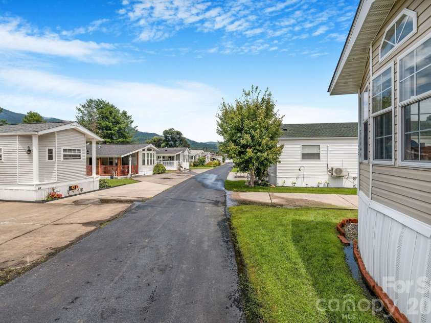 53 Strollers Lane, Waynesville, NC 28785.  MLS# CAR4413806, YatesRealty ID 44137. 
