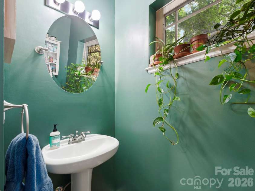 56 Harvard Place, Asheville, NC 28806.  MLS# CAR4412947, YatesRealty ID 44139. 