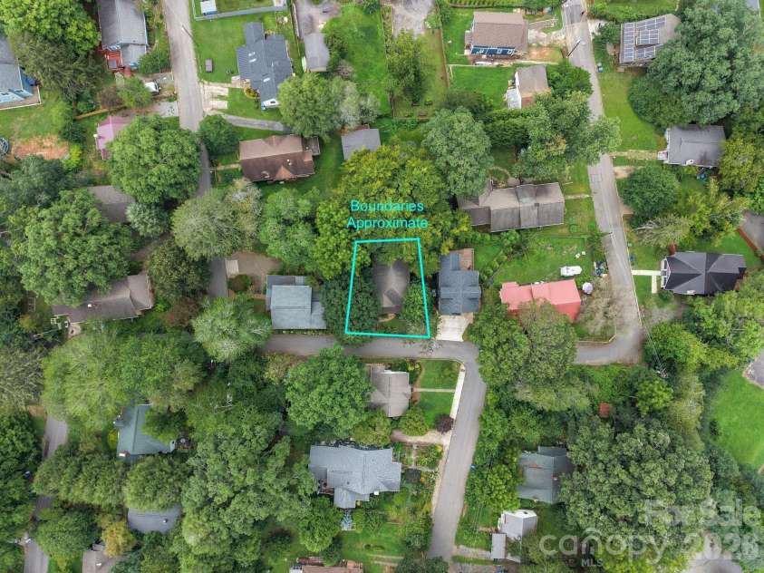 56 Harvard Place, Asheville, NC 28806.  MLS# CAR4412947, YatesRealty ID 44139. 