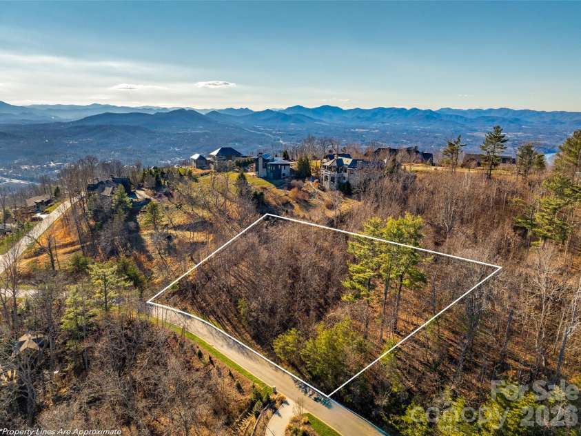 167 Summit Tower Circle, Asheville, NC 28804.  MLS# CAR4355240, YatesRealty ID 4414. 