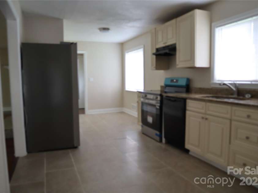 1703 Tyvola Road, Charlotte, NC 28210.  MLS# CAR4291338, YatesRealty ID 4414. 