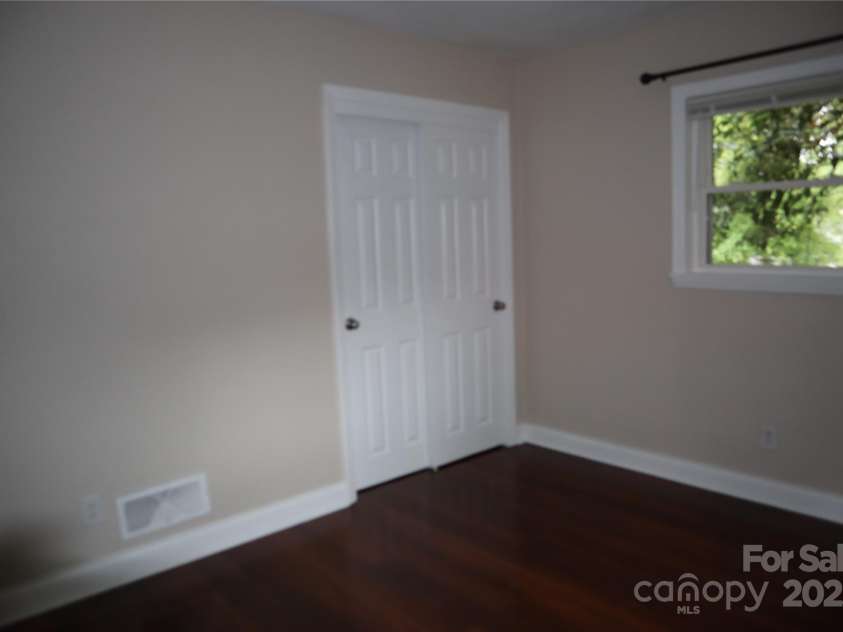 1703 Tyvola Road, Charlotte, NC 28210.  MLS# CAR4291338, YatesRealty ID 4414. 