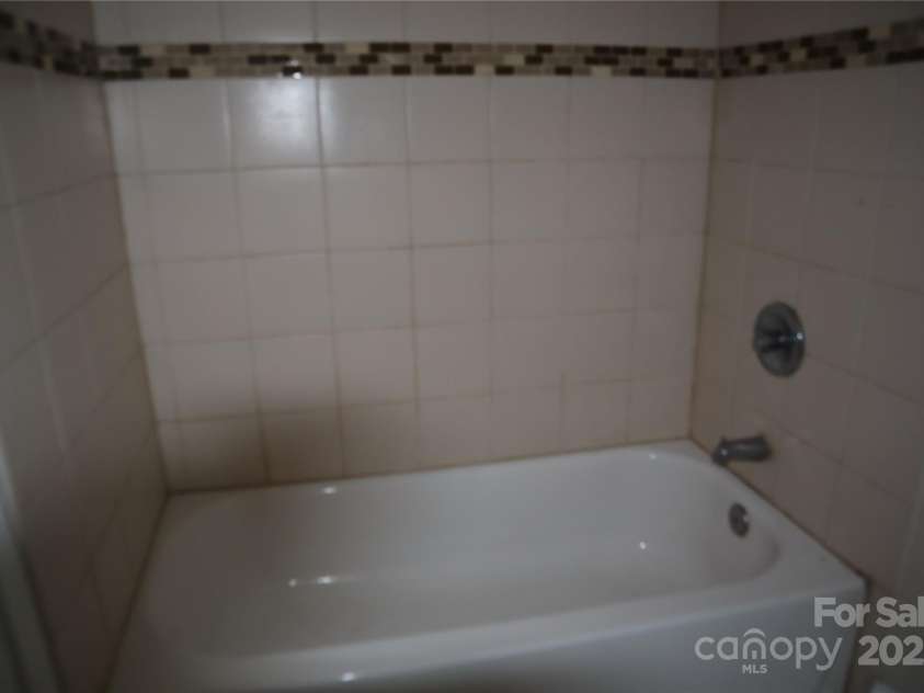 1703 Tyvola Road, Charlotte, NC 28210.  MLS# CAR4291338, YatesRealty ID 4414. 