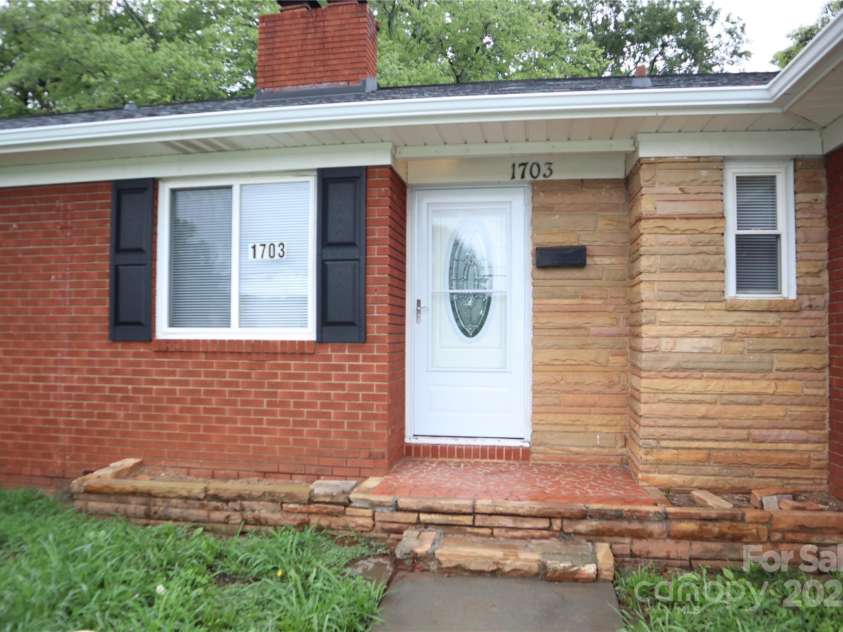 1703 Tyvola Road, Charlotte, NC 28210.  MLS# CAR4291338, YatesRealty ID 4414. 