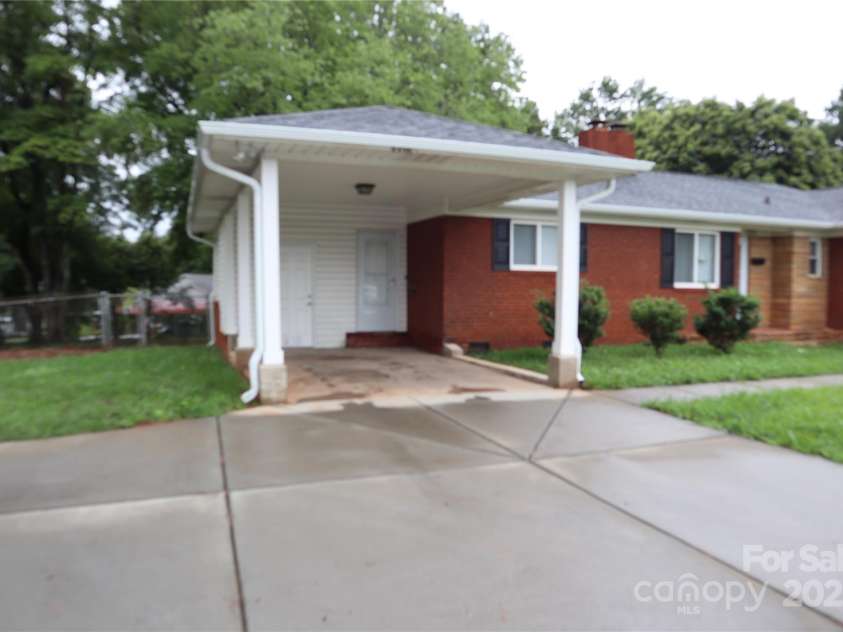 1703 Tyvola Road, Charlotte, NC 28210.  MLS# CAR4291338, YatesRealty ID 4414. 