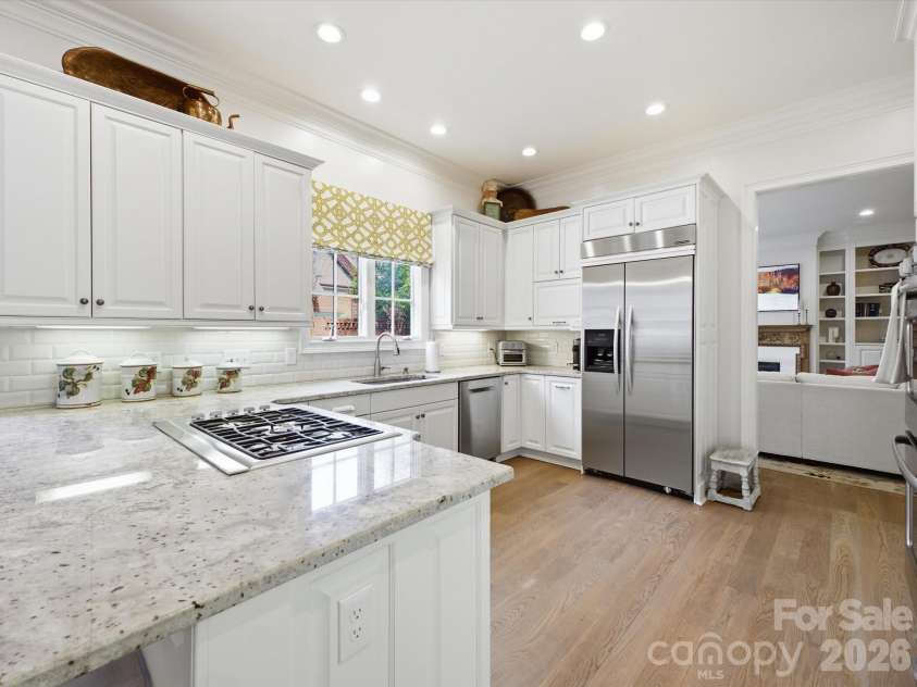2917 Camden Park Place, Charlotte, NC 28210.  MLS# CAR4352754, YatesRealty ID 44140. Kitchen