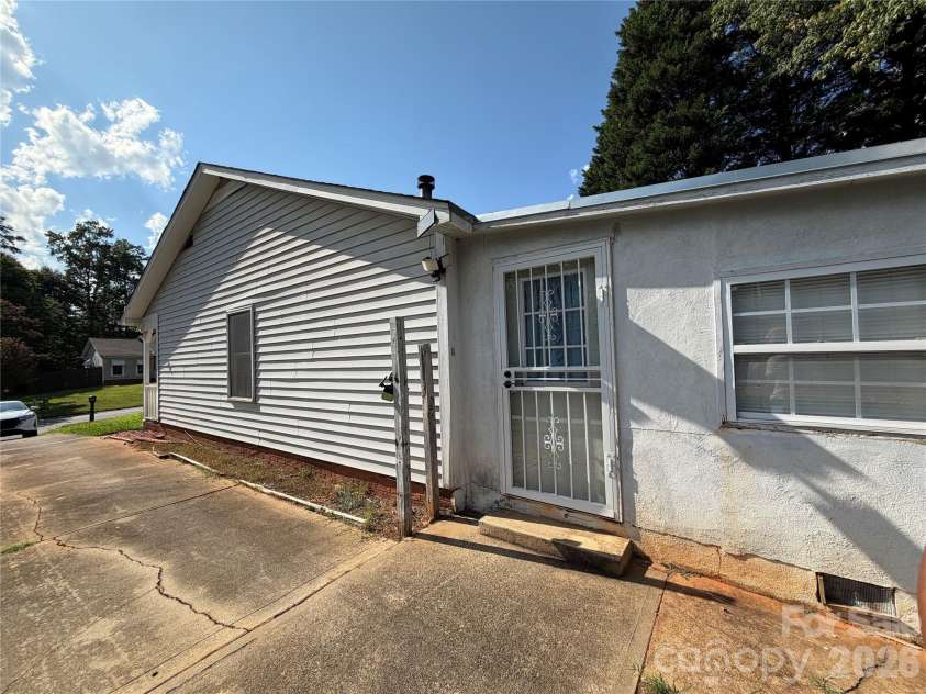 5124 Poplar Springs Drive, Charlotte, NC 28269.  MLS# CAR4414665, YatesRealty ID 44141. 