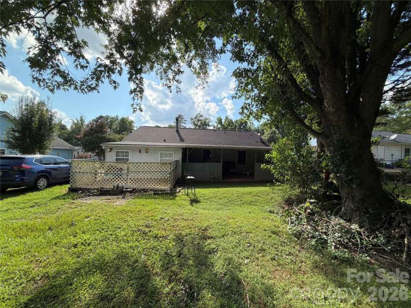 5124 Poplar Springs Drive, Charlotte, NC 28269.  MLS# CAR4414665, YatesRealty ID 44141. 
