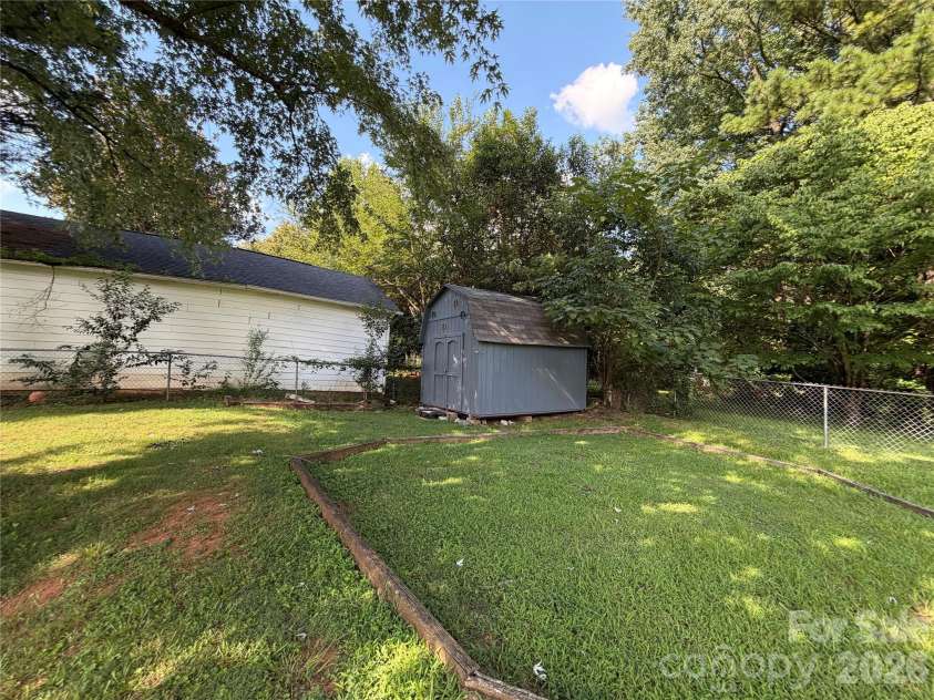 5124 Poplar Springs Drive, Charlotte, NC 28269.  MLS# CAR4414665, YatesRealty ID 44141. 