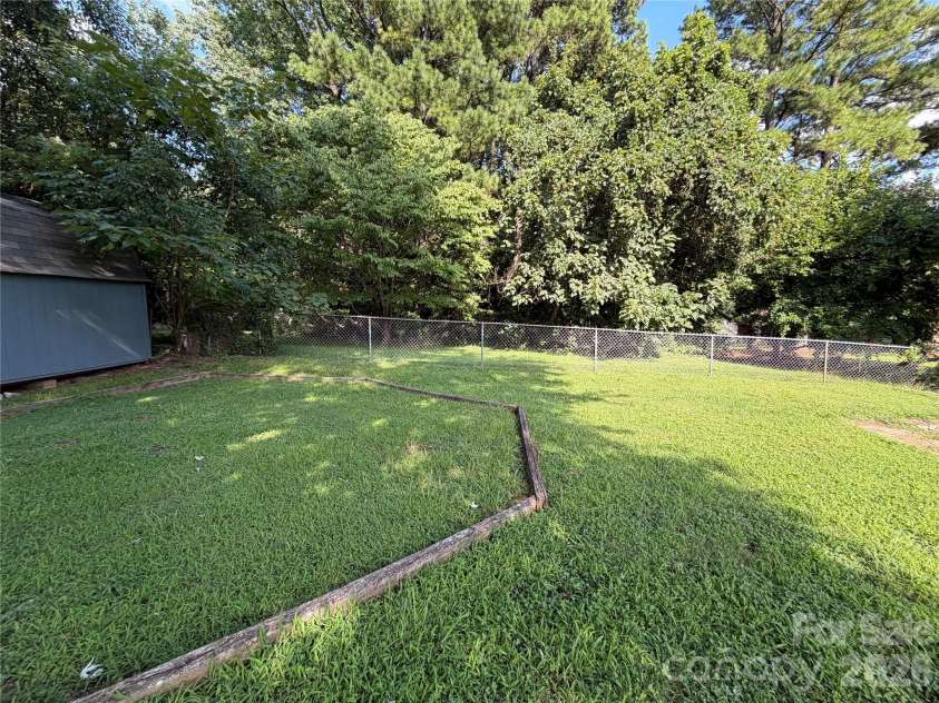 5124 Poplar Springs Drive, Charlotte, NC 28269.  MLS# CAR4414665, YatesRealty ID 44141. 
