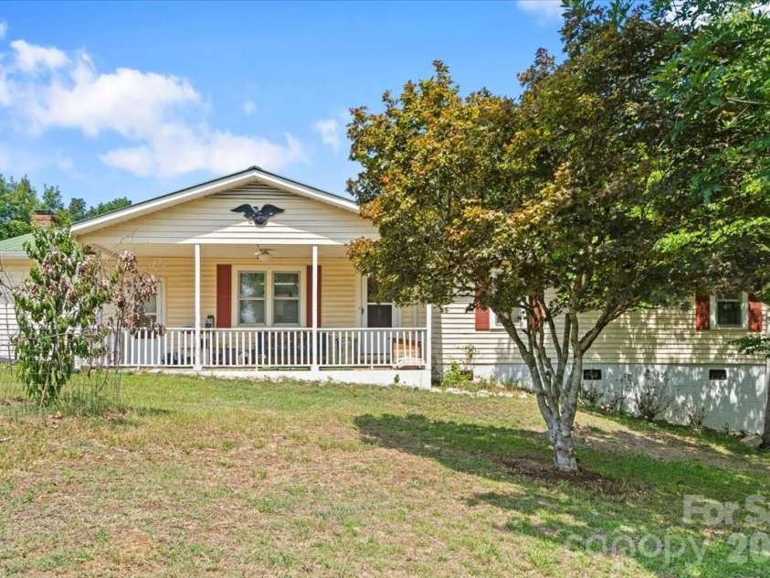 405 Watson Hill Lane, Chesterfield, SC 29709.  MLS# CAR4400349, YatesRealty ID 44147. 