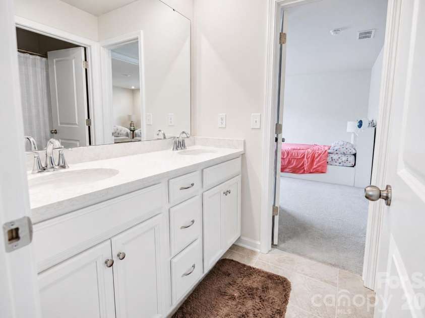 355 Kennerly Center Drive, Mooresville, NC 28115.  MLS# CAR4414239, YatesRealty ID 44149. J&J Bathroom