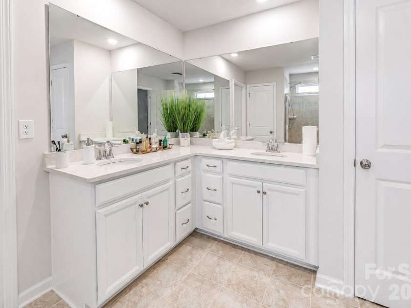 355 Kennerly Center Drive, Mooresville, NC 28115.  MLS# CAR4414239, YatesRealty ID 44149. Master Bathroom
