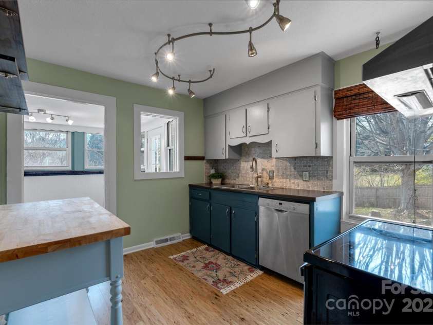 109 Rock Hill Road, Asheville, NC 28803.  MLS# CAR4242441, YatesRealty ID 4415. 