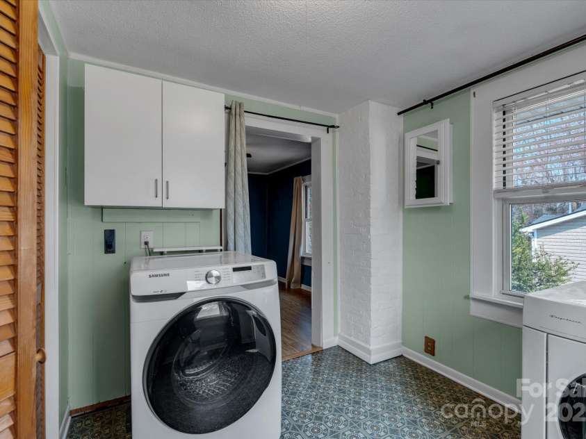 109 Rock Hill Road, Asheville, NC 28803.  MLS# CAR4242441, YatesRealty ID 4415. 