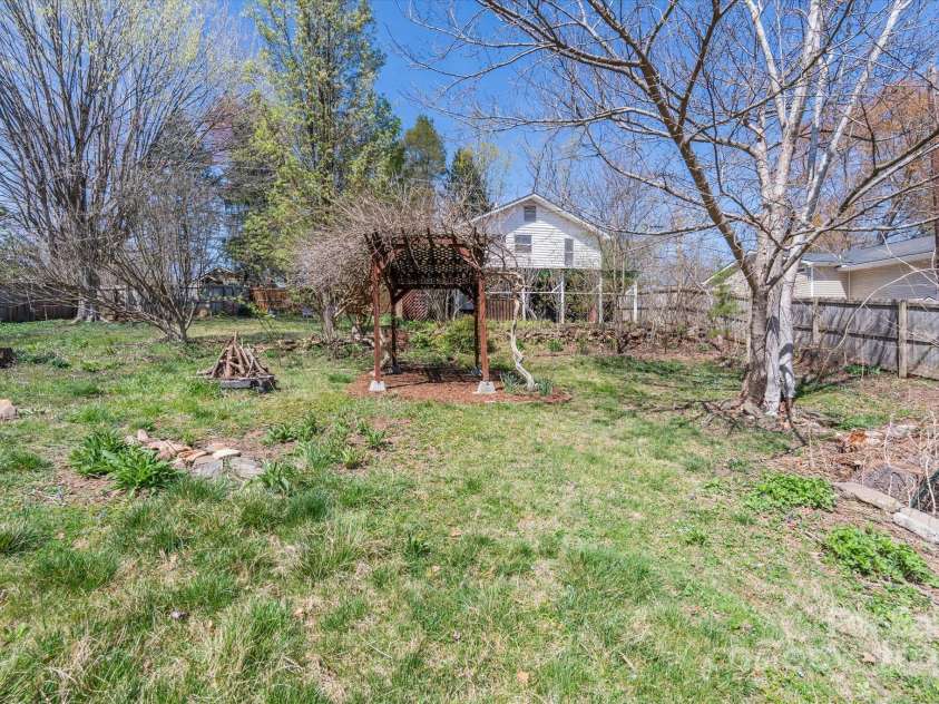 109 Rock Hill Road, Asheville, NC 28803.  MLS# CAR4242441, YatesRealty ID 4415. 
