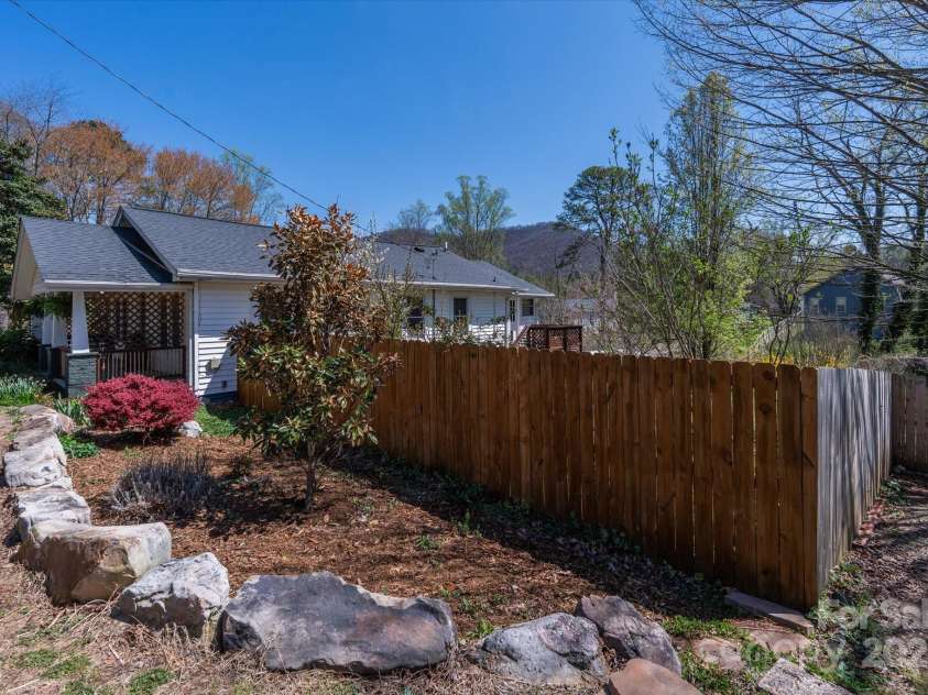 109 Rock Hill Road, Asheville, NC 28803.  MLS# CAR4242441, YatesRealty ID 4415. 