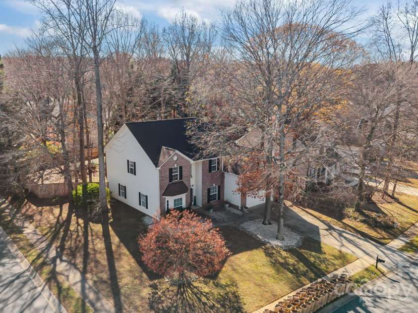 2426 Tory Oak Place, Matthews, NC 28105.  MLS# CAR4329901, YatesRealty ID 4415. 