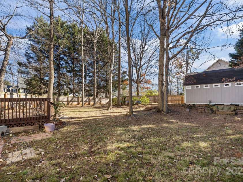 2426 Tory Oak Place, Matthews, NC 28105.  MLS# CAR4329901, YatesRealty ID 4415. Fully Fenced-in Backyard