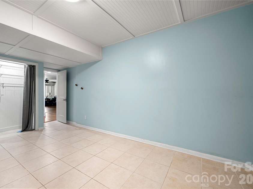 222 Riverview Terrace, Lake Wylie, SC 29710.  MLS# CAR4411366, YatesRealty ID 44151. Basement level bedroom
