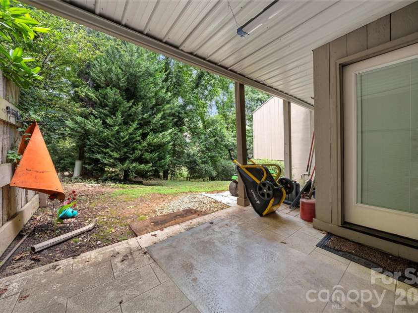 222 Riverview Terrace, Lake Wylie, SC 29710.  MLS# CAR4411366, YatesRealty ID 44151. Basement level walk out, covered patio