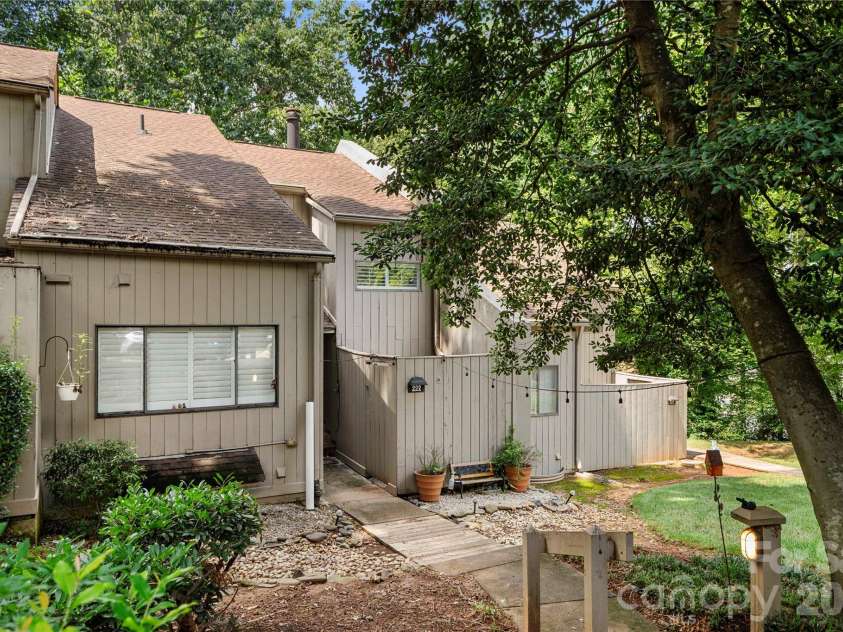 222 Riverview Terrace, Lake Wylie, SC 29710.  MLS# CAR4411366, YatesRealty ID 44151. Condo main front view