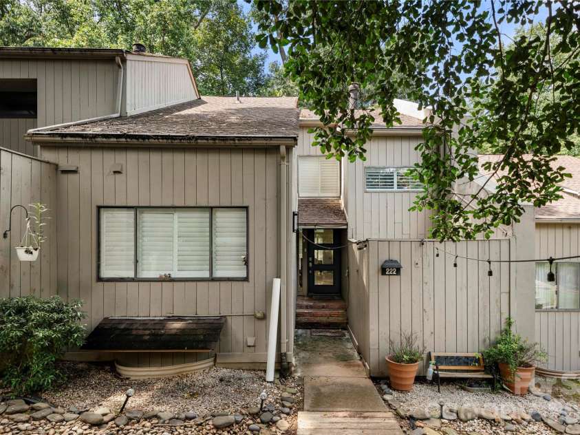 222 Riverview Terrace, Lake Wylie, SC 29710.  MLS# CAR4411366, YatesRealty ID 44151. Condo main front view
