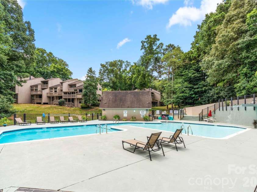 222 Riverview Terrace, Lake Wylie, SC 29710.  MLS# CAR4411366, YatesRealty ID 44151. Condos' Pool