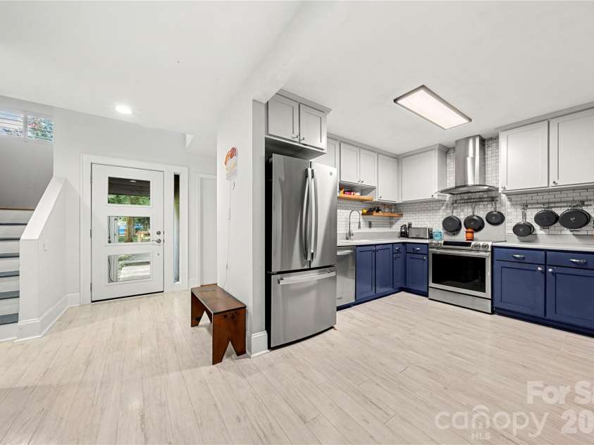 222 Riverview Terrace, Lake Wylie, SC 29710.  MLS# CAR4411366, YatesRealty ID 44151. Kitchen