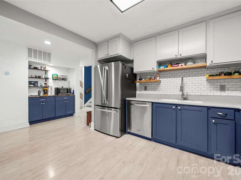 222 Riverview Terrace, Lake Wylie, SC 29710.  MLS# CAR4411366, YatesRealty ID 44151. Kitchen