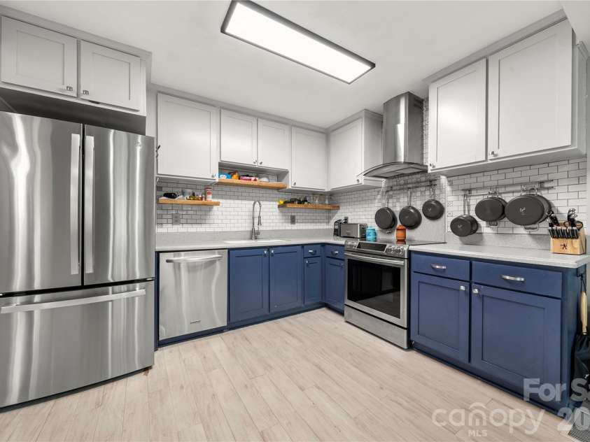 222 Riverview Terrace, Lake Wylie, SC 29710.  MLS# CAR4411366, YatesRealty ID 44151. Kitchen
