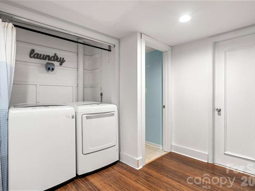 222 Riverview Terrace, Lake Wylie, SC 29710.  MLS# CAR4411366, YatesRealty ID 44151. Laundry (basement level)