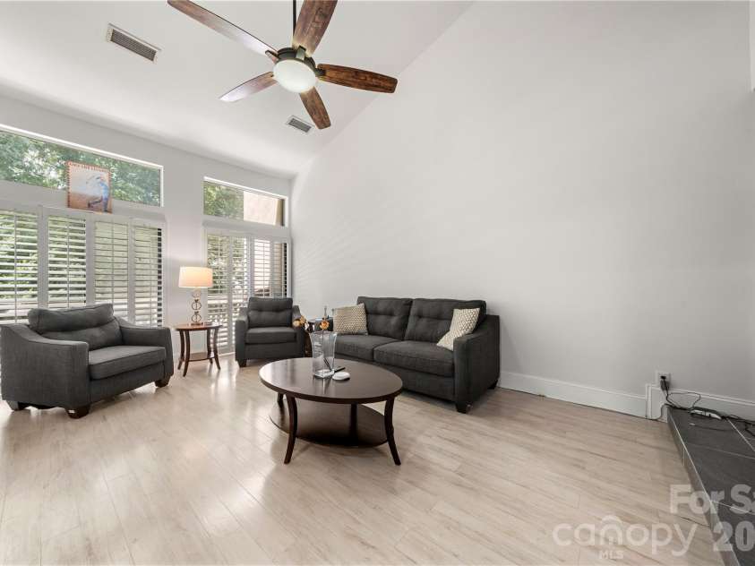 222 Riverview Terrace, Lake Wylie, SC 29710.  MLS# CAR4411366, YatesRealty ID 44151. Living room