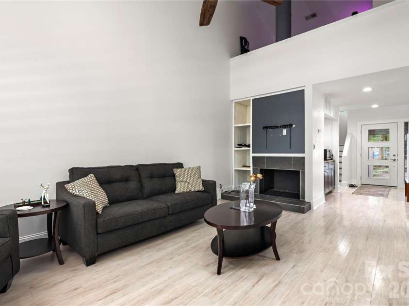 222 Riverview Terrace, Lake Wylie, SC 29710.  MLS# CAR4411366, YatesRealty ID 44151. Living room