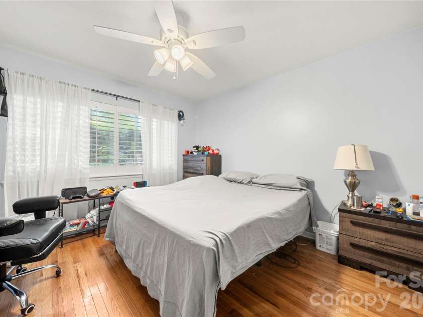 222 Riverview Terrace, Lake Wylie, SC 29710.  MLS# CAR4411366, YatesRealty ID 44151. Main floor bedroom