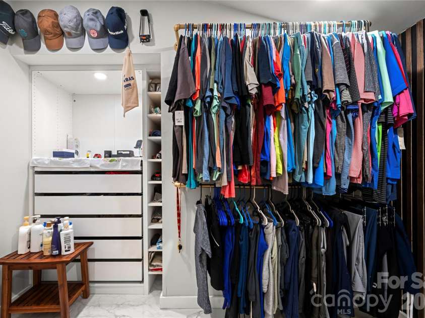 222 Riverview Terrace, Lake Wylie, SC 29710.  MLS# CAR4411366, YatesRealty ID 44151. Primary bedroom walk in closet