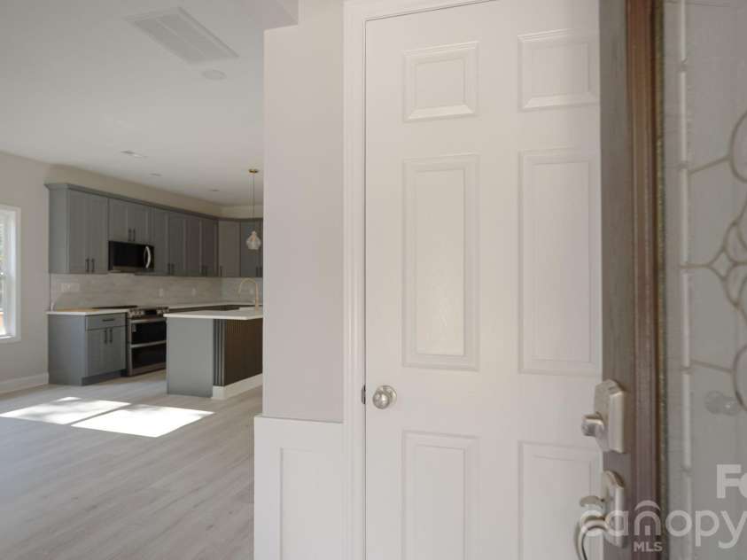 501-A Granby Circle, Charlotte, NC 28217.  MLS# CAR4414511, YatesRealty ID 44152. 
