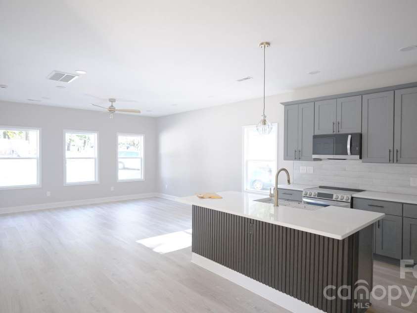 501-A Granby Circle, Charlotte, NC 28217.  MLS# CAR4414511, YatesRealty ID 44152. 