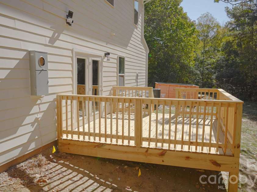 501-A Granby Circle, Charlotte, NC 28217.  MLS# CAR4414511, YatesRealty ID 44152. 
