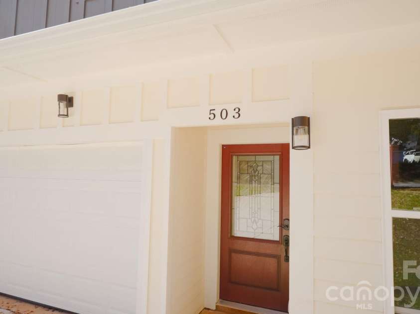 501-B Granby Circle, Charlotte, NC 28217.  MLS# CAR4414545, YatesRealty ID 44153. 
