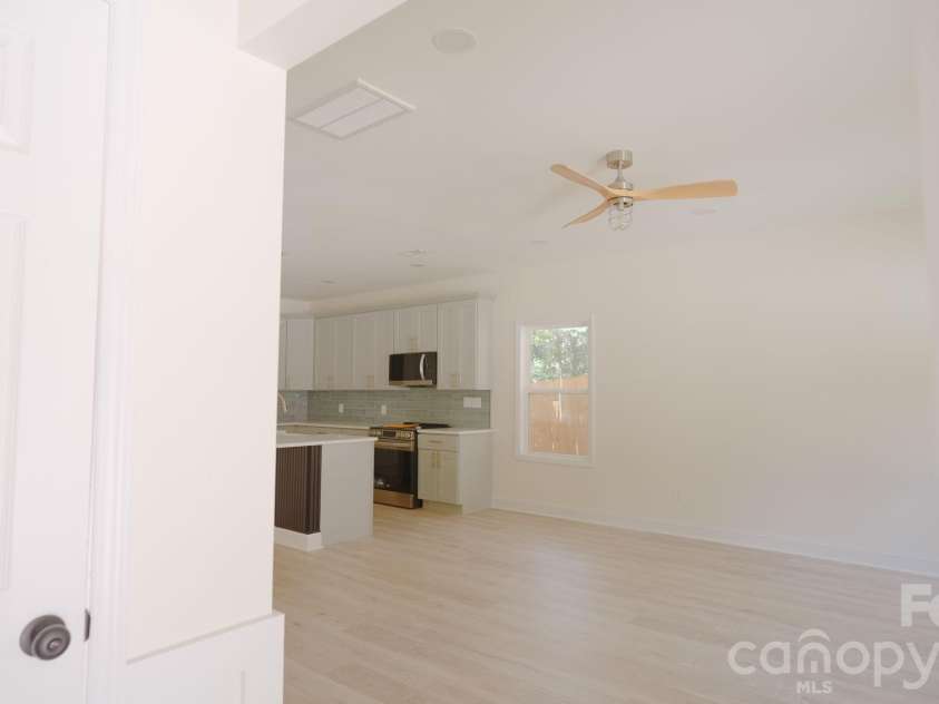 501-B Granby Circle, Charlotte, NC 28217.  MLS# CAR4414545, YatesRealty ID 44153. 