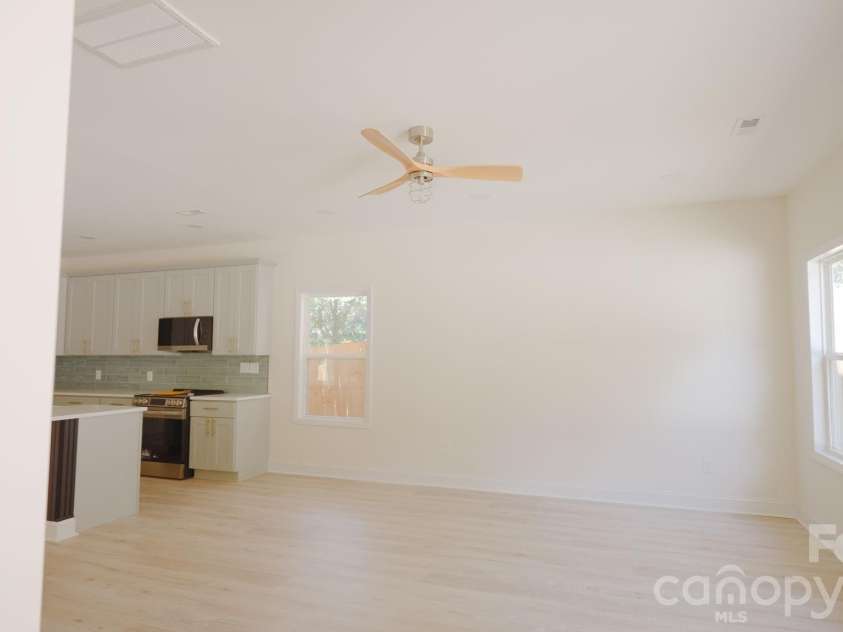501-B Granby Circle, Charlotte, NC 28217.  MLS# CAR4414545, YatesRealty ID 44153. 