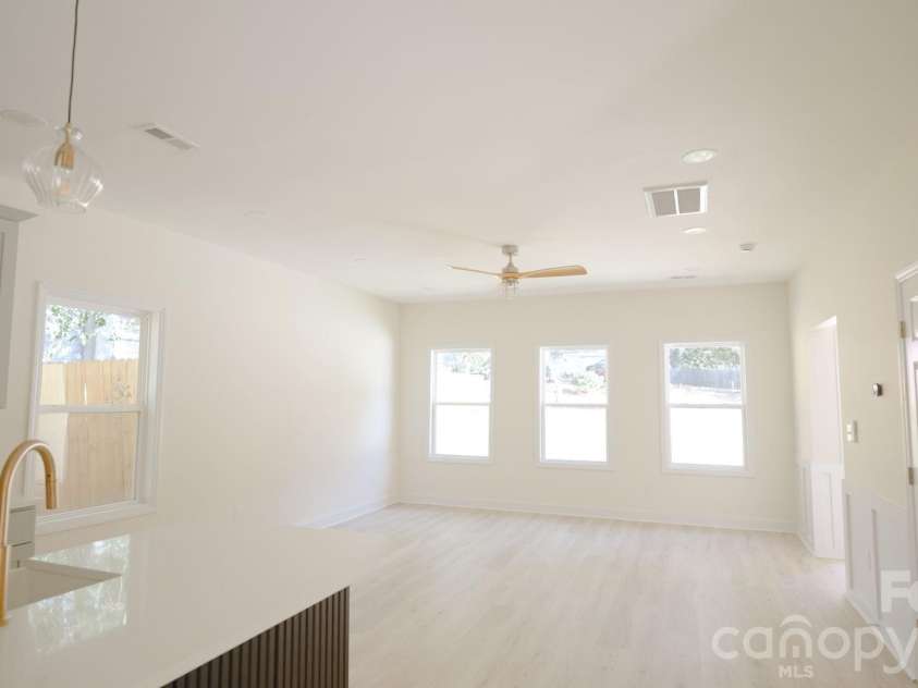 501-B Granby Circle, Charlotte, NC 28217.  MLS# CAR4414545, YatesRealty ID 44153. 