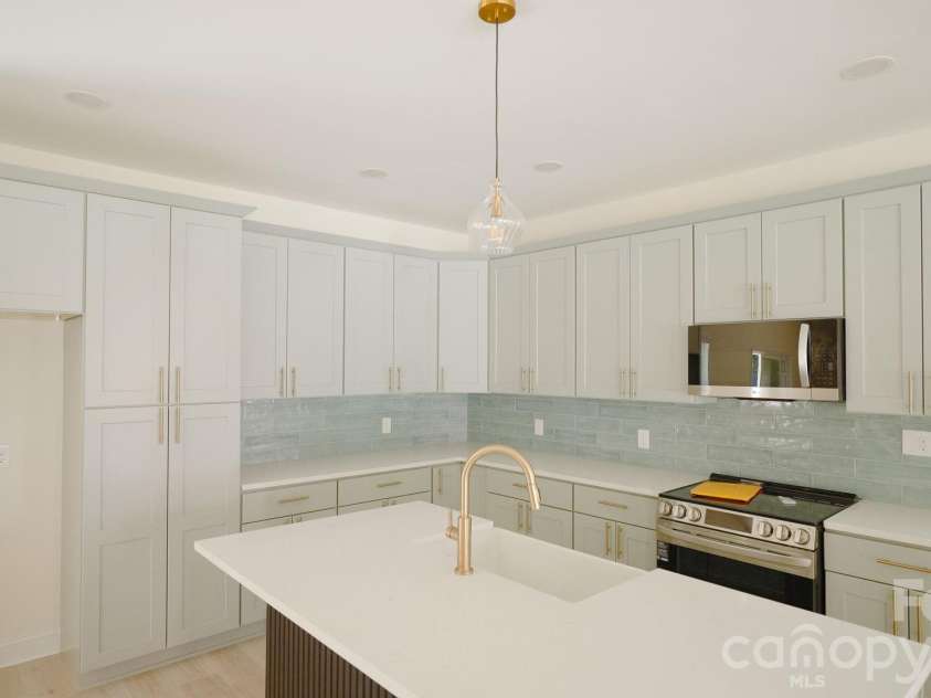 501-B Granby Circle, Charlotte, NC 28217.  MLS# CAR4414545, YatesRealty ID 44153. 