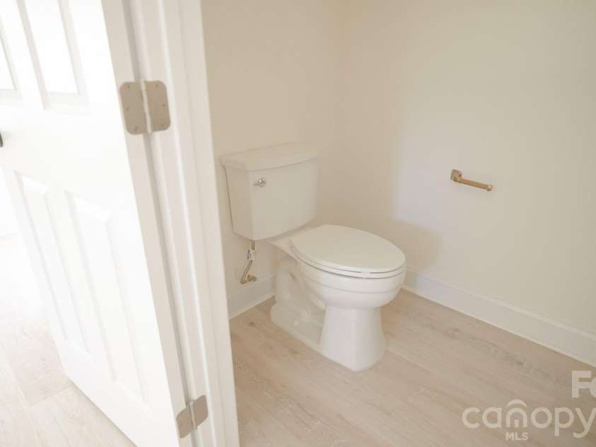 501-B Granby Circle, Charlotte, NC 28217.  MLS# CAR4414545, YatesRealty ID 44153. 