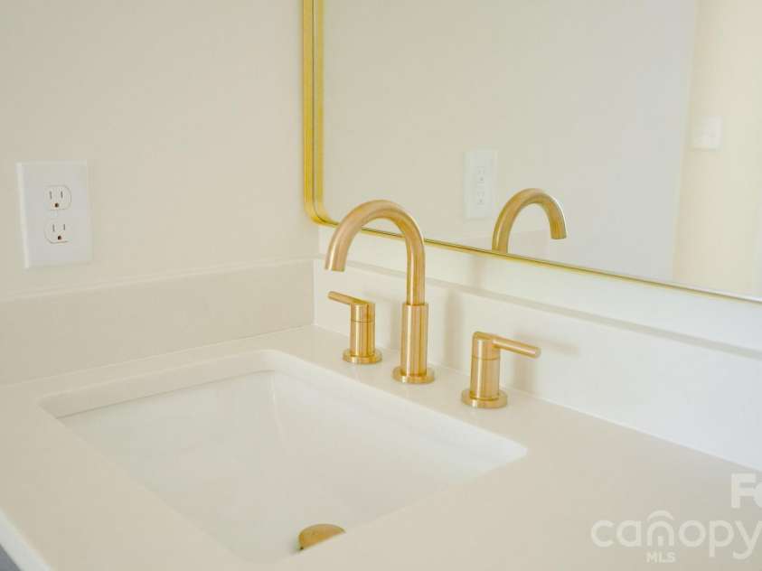501-B Granby Circle, Charlotte, NC 28217.  MLS# CAR4414545, YatesRealty ID 44153. 