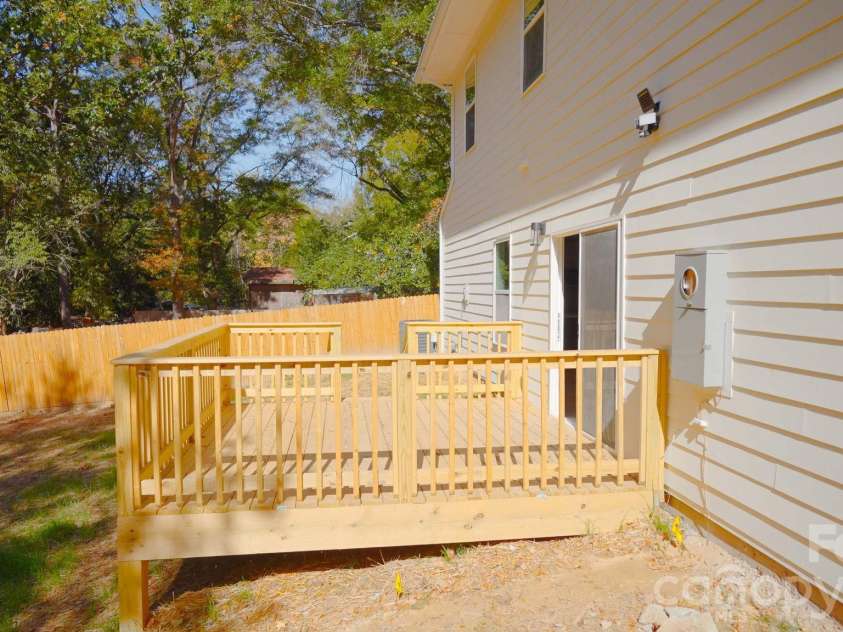 501-B Granby Circle, Charlotte, NC 28217.  MLS# CAR4414545, YatesRealty ID 44153. 