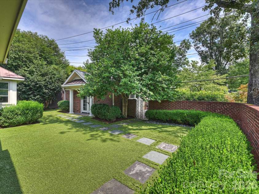 943 Romany Road, Charlotte, NC 28203.  MLS# CAR4414377, YatesRealty ID 44157. Backyard