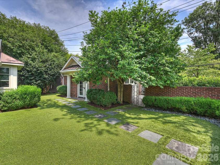 943 Romany Road, Charlotte, NC 28203.  MLS# CAR4414377, YatesRealty ID 44157. Backyard