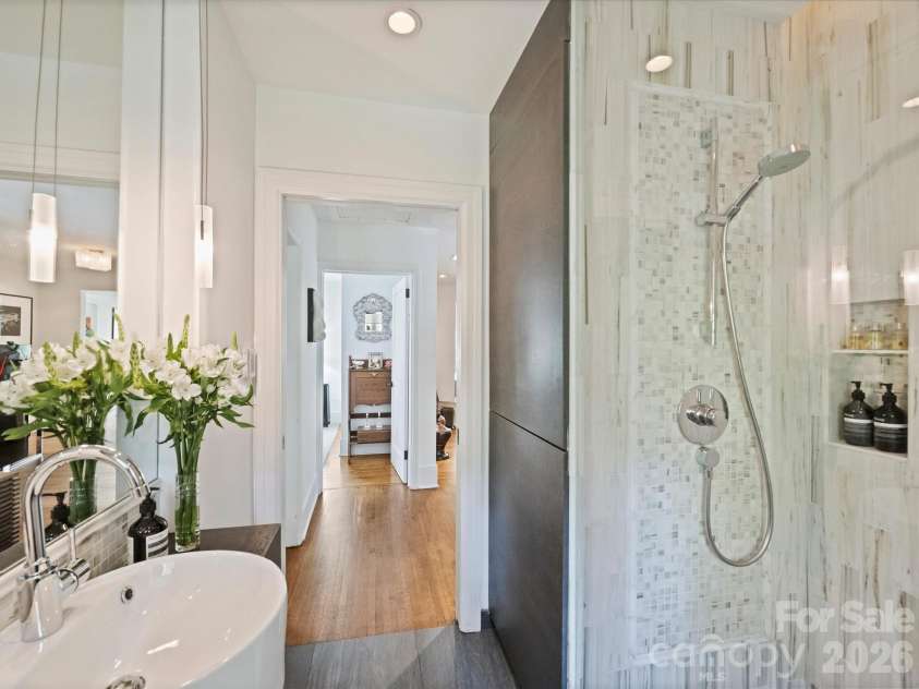 943 Romany Road, Charlotte, NC 28203.  MLS# CAR4414377, YatesRealty ID 44157. Full Bathroom